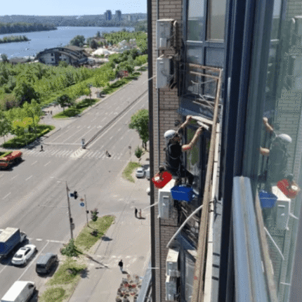 миття вікон, балконів і лоджій на висоті